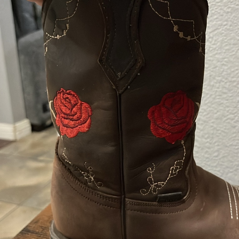 Cowboy Boots with Red Rose Embroidery - Picture 4 of 16